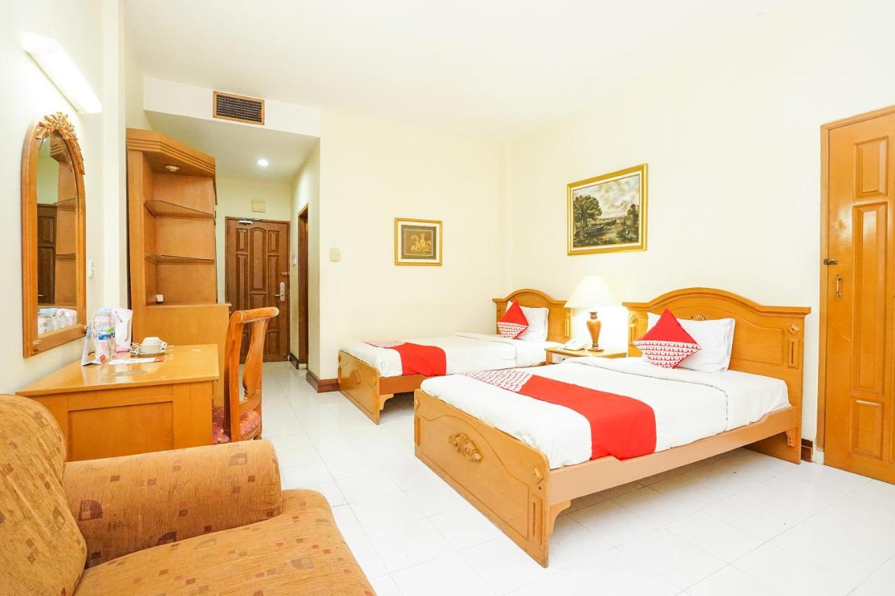 Oyo 395 Tretes Raya Hotel Prigen Екстериор снимка