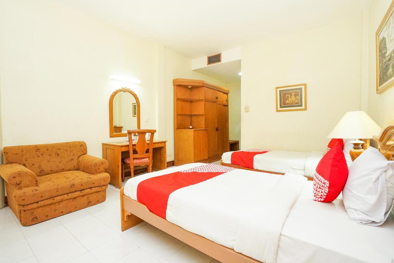 Oyo 395 Tretes Raya Hotel Prigen Екстериор снимка