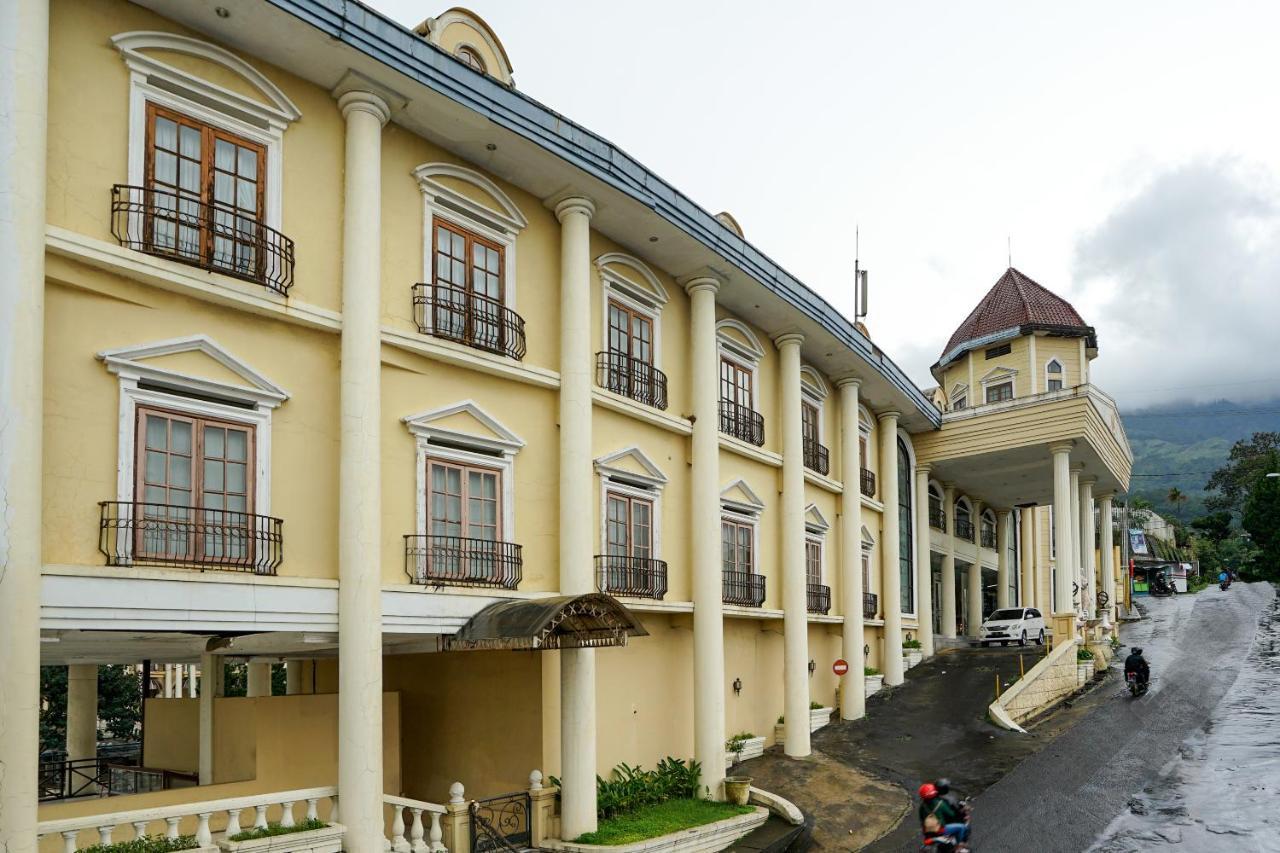 Oyo 395 Tretes Raya Hotel Prigen Екстериор снимка