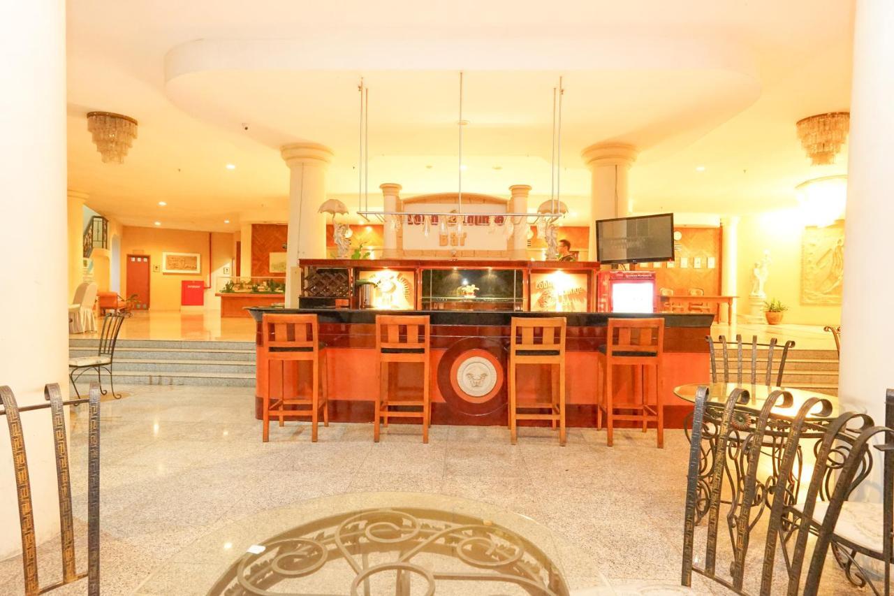 Oyo 395 Tretes Raya Hotel Prigen Екстериор снимка