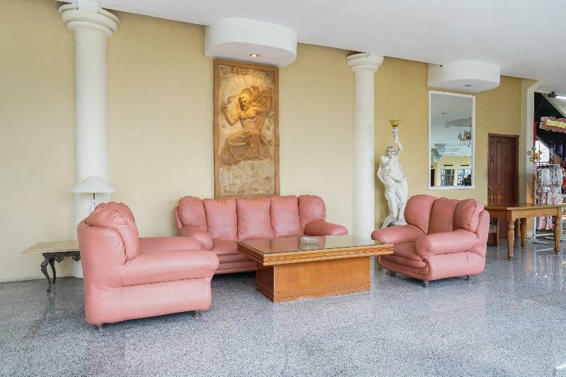 Oyo 395 Tretes Raya Hotel Prigen Екстериор снимка